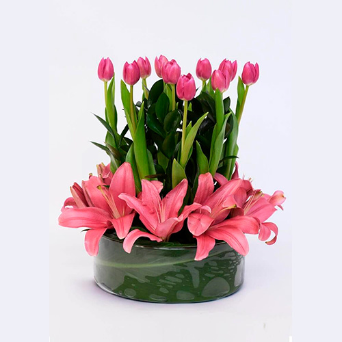 Arreglo de Tulipanes y Lilys. - La casita de las flores y regalos